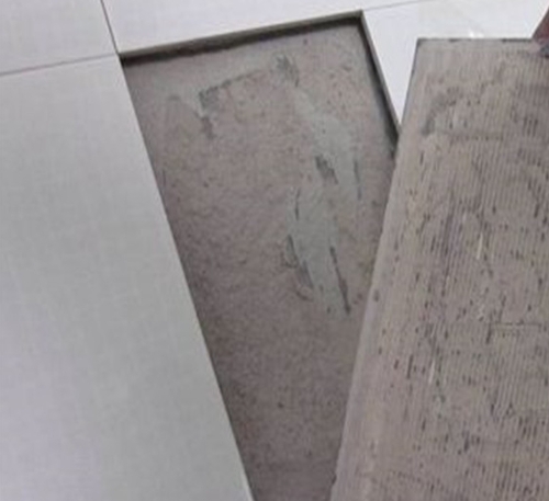 赣州瓷砖空鼓维修公司分享瓷砖铺贴时如果打浆（即涂抹在瓷砖背面和基层上的砂浆或瓷砖胶）过少，会带来以下问题